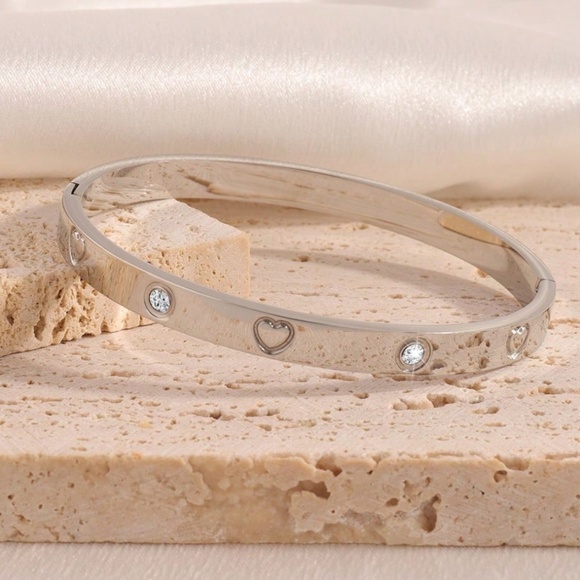 Luxe Stainless Steel Silver Tone Rhinestone Heart Bracelet Set - Picture 3 of 5